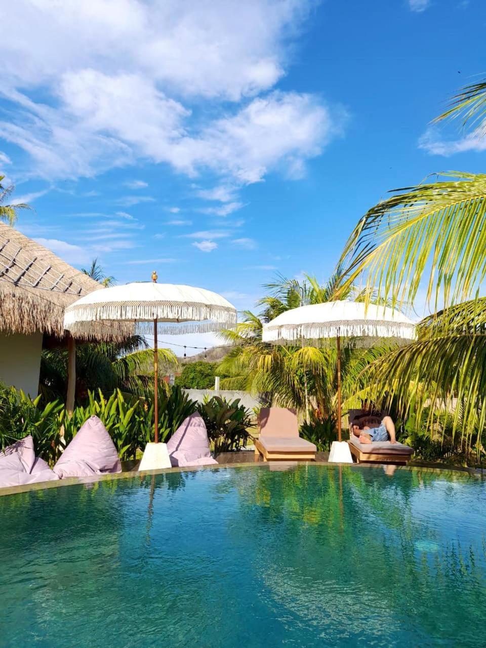 Luana Lombok Hotel Selong Belanak Exterior photo